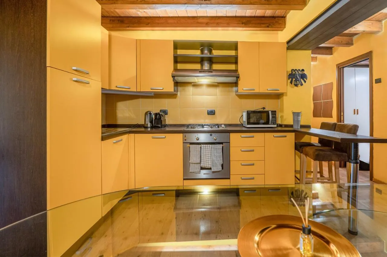 Stylish 2 Bedroom With Balcony Verona Apartment