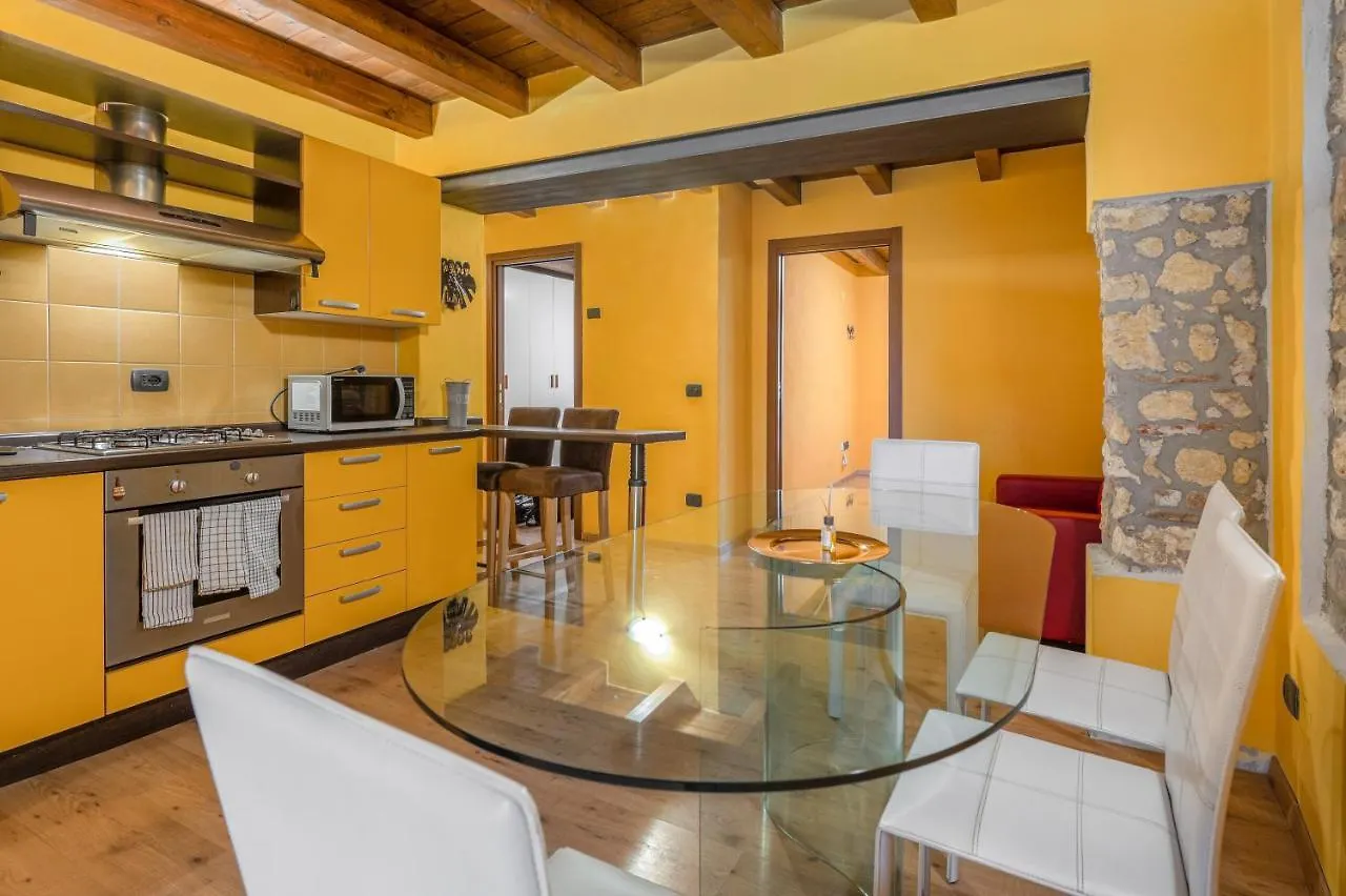 Stylish 2 Bedroom With Balcony Verona Italy