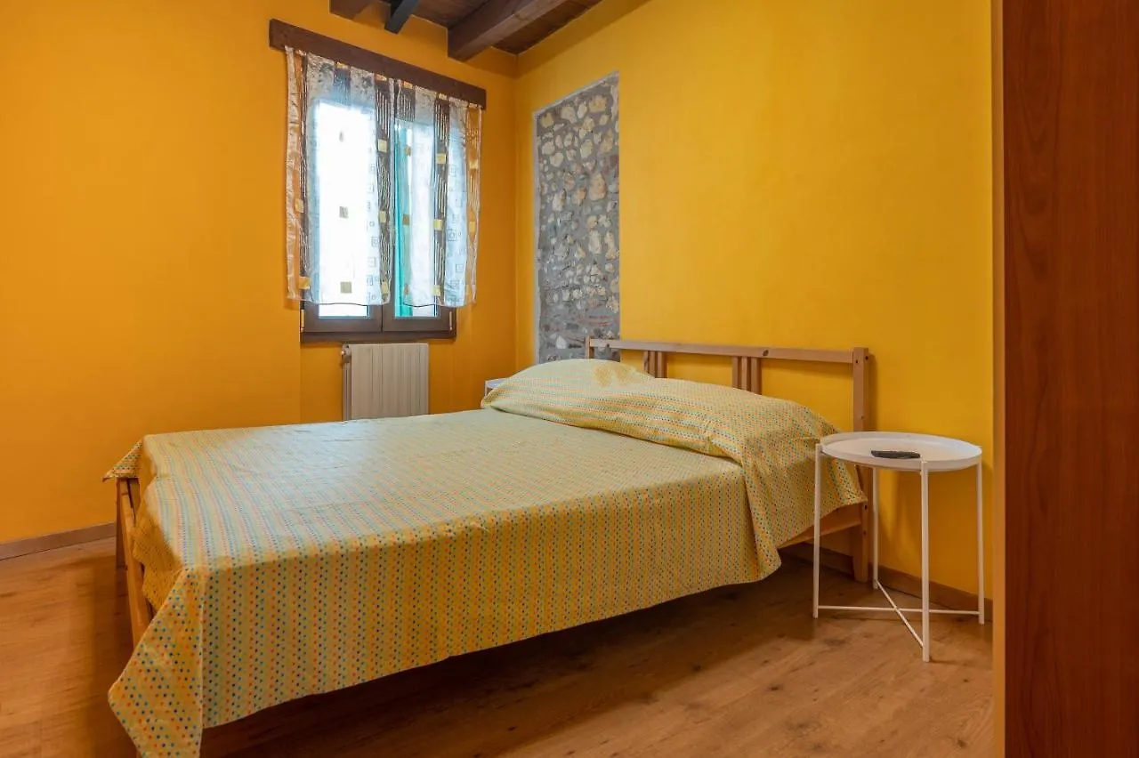 Apartment Stylish 2 Bedroom With Balcony Verona Italy