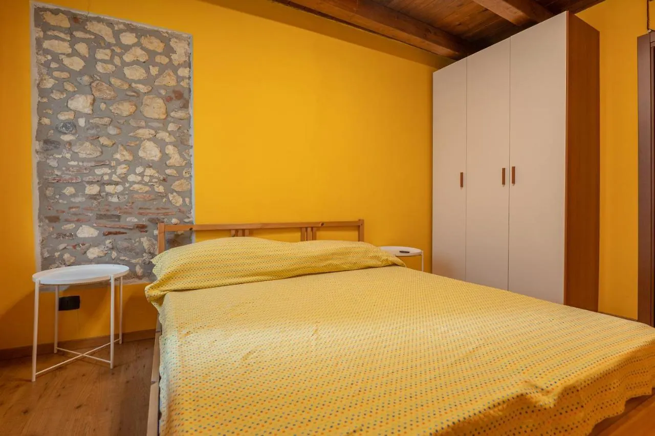 Stylish 2 Bedroom With Balcony Verona Appartamento